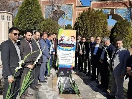 گلباران و عطرافشانی قبور شهدا در شهرکرد