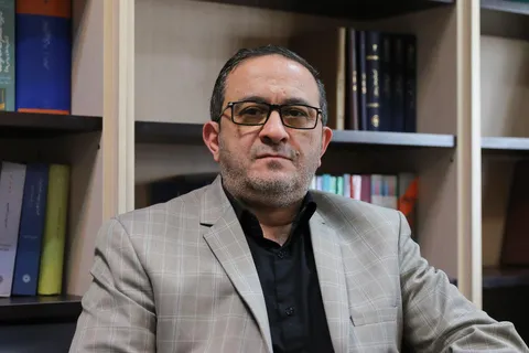 ما در عرصه رسانه گرفتار تقی‌زاده‌ها هستیم/ باید بلوک رسانه‌ای انقلابی تشکیل شود