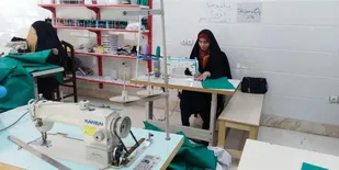 تلاش بانوان بسیجی چالشتر برای مقابله با کرونا