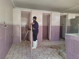 شست وشوی مدارس توسط بسیجیان در آغاجاری