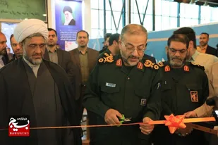 بازدید سردار سلیمانی از نمایشگاه استکبارستیزی &laquo;نسخ&raquo;