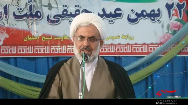 اقدام  و عمل ، تشکر از نعمت های الهی خصوصا نعمت بزرگ انقلاب است