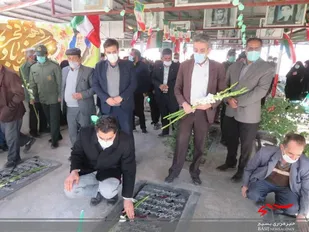 به مناسبت دهه ی مبارک  فجر گلزار مطهر شهداء شهرستان نطنز عطر افشانی شد