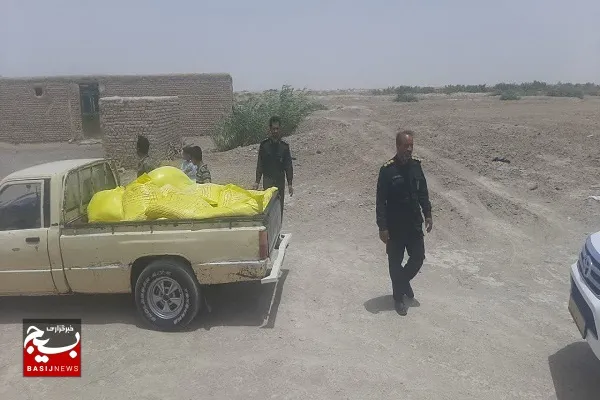 توزیع ۲۰۰۰کیسه آرد در شهرستان هیرمند