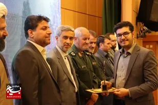 تجلیل از خبرنگار خبرگزاری بسیج در جشنواره جوانان برتر استان همدان