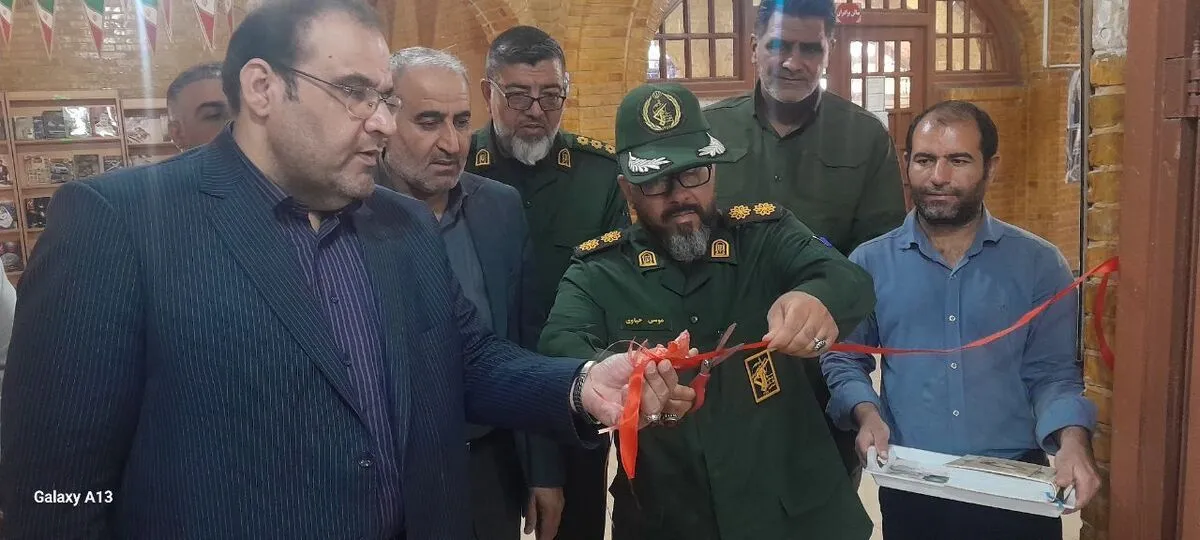 افتتاح نیروگاه خورشیدی ۵ کیلوواتی در روستای نهیرات هویزه به مناسبت هفته دفاع مقدس با مشارکت بسیج سازندگی ناحیه و کمیته امداد