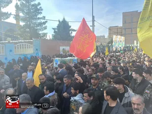 یکصدمین شهید مدافع حرم شهرستان بر روی دستان مردم قدر شناس پاکدشت تشیع شد