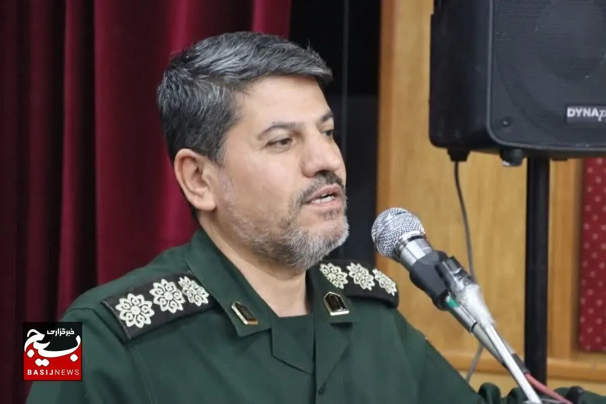 حضور مردم در همه مسائل ، حل کننده مشکلات است