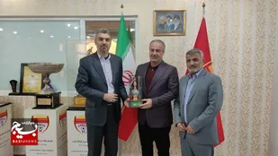 فرمانده حوزه &nbsp;مقاومت بسیج شهید بقایی با مدیرعامل باشگاه فولاد خوزستان دیدار کرد