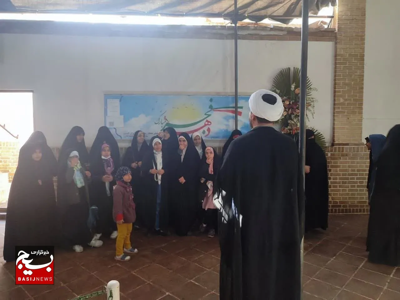 حضور بسیجیان پایگاه شهید لطفی‌ نیاسر در بیت امام خمینی(ره)