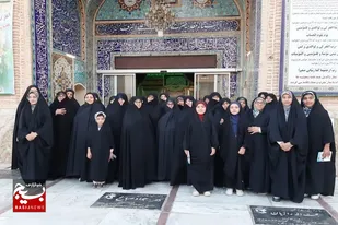 خواهران بسیجی سرخه بر سر قبر شهید عباس دانشگر حاضر شدند