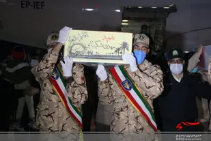 تصاویر| آیین استقبال از پیکر مطهر چهار شهید دفاع مقدس در فرودگاه اصفهان
