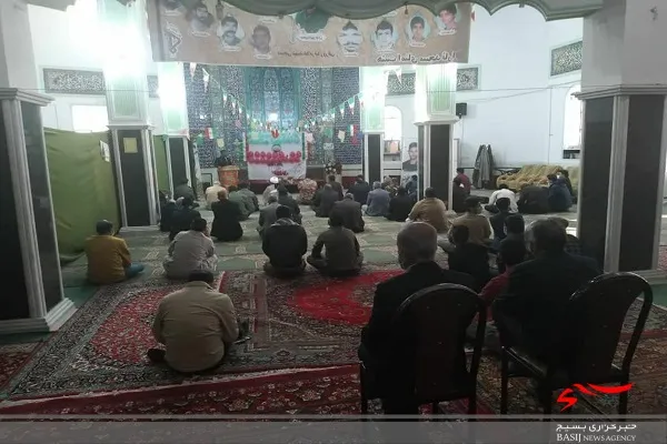 بسیج ماموریت ها و فعالیت های خود را با روحیه انقلابی انجام میدهد