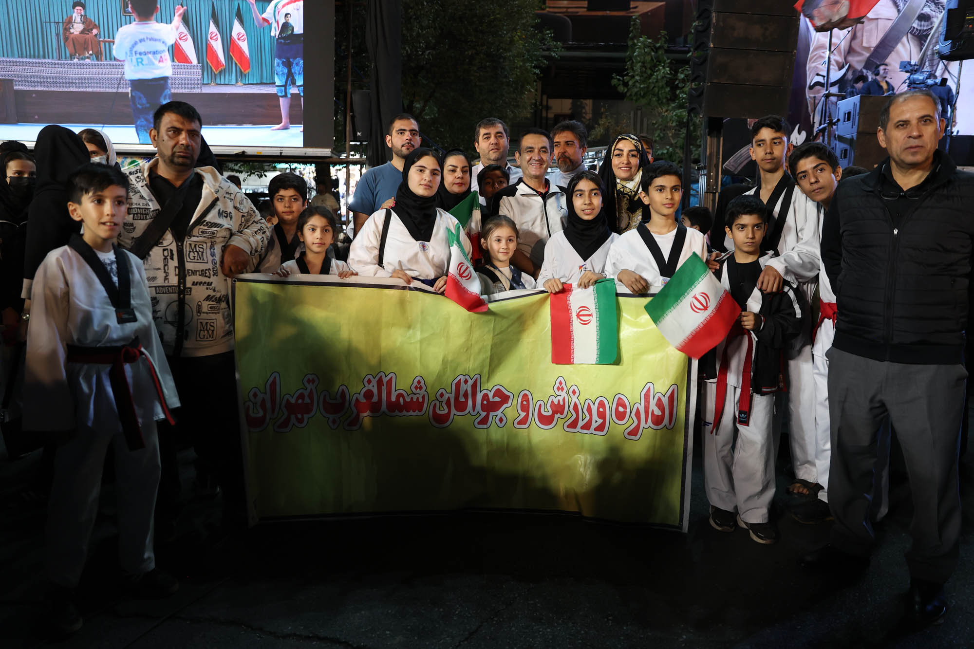 اجتماع بزرگ جامعه ورزش و جوانان «ورزش، جان‌فدای ایران» در میدان انقلاب