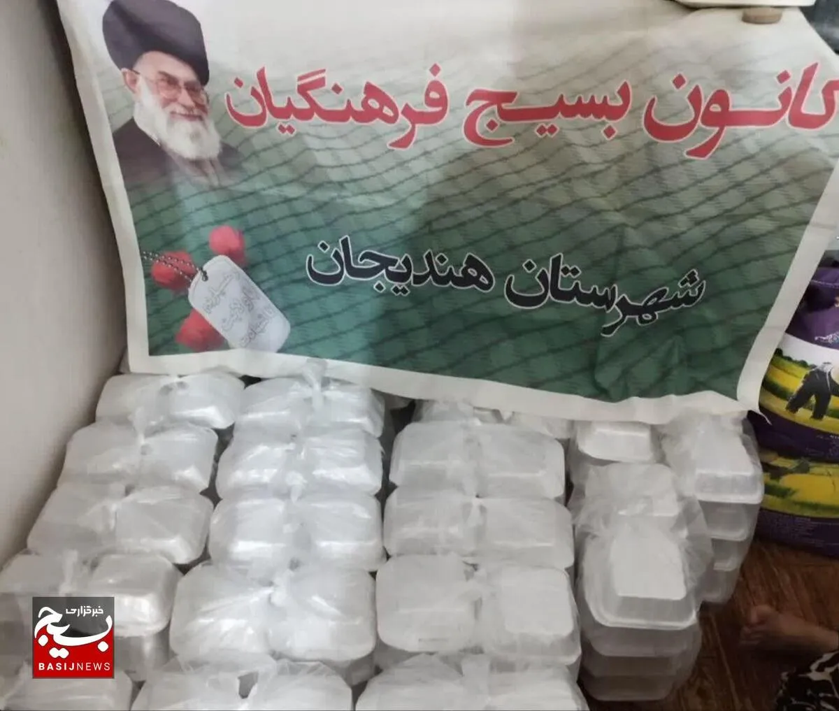 توزیع غذای گرم میان نیازمندان و عزاداران هندیجان