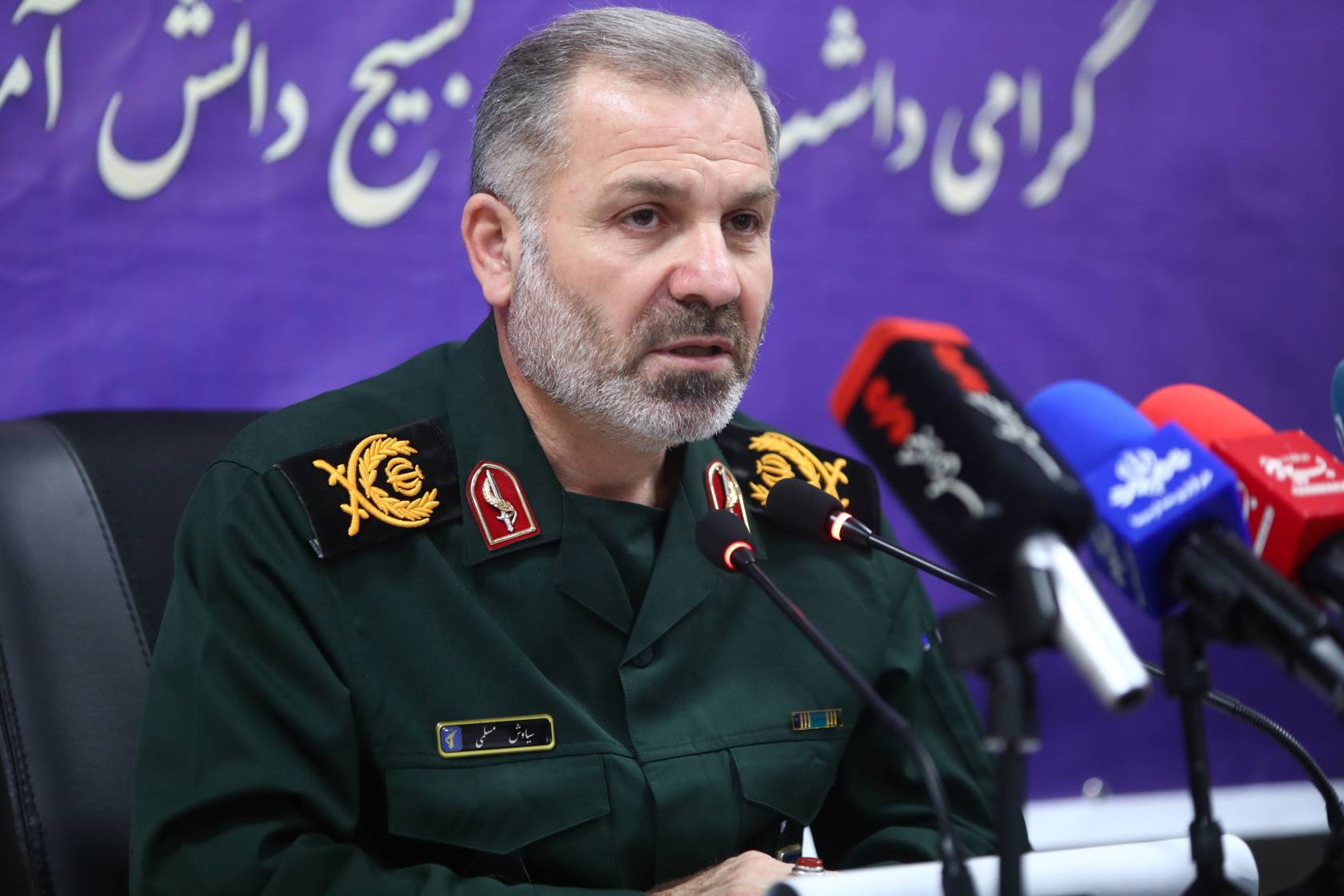  شعار امسال هفته بسیج دانش‌آموزی، «می‌فهمیم، می‌سازیم و می‌ایستیم» است