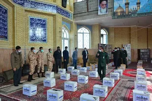 ۱۵۰۰ بسته معیشتی دردهه فجر توزیع شد / آزادی ۱۹ زندانی به همت سپاه ناحیه محمد رسول الله (ص) شیراز
