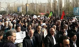 اقشار مختلف مردم در مصلای امام خمینی (ره) تهران حضور یافتند