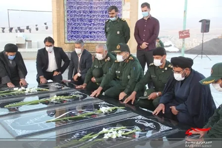 گلباران قبور شهدای گمنام در شهرکرد