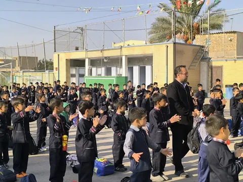 دانش‌آموزان قنوات روز پرستار را گرامی داشتند
