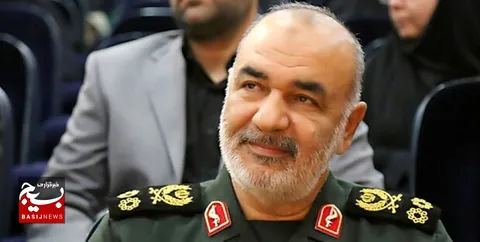 تمام مشکلات با روحیه جهادی بسیج حل شده‌اند/لباس خدمتگزاری به مردم را از تن در نخواهیم آورد