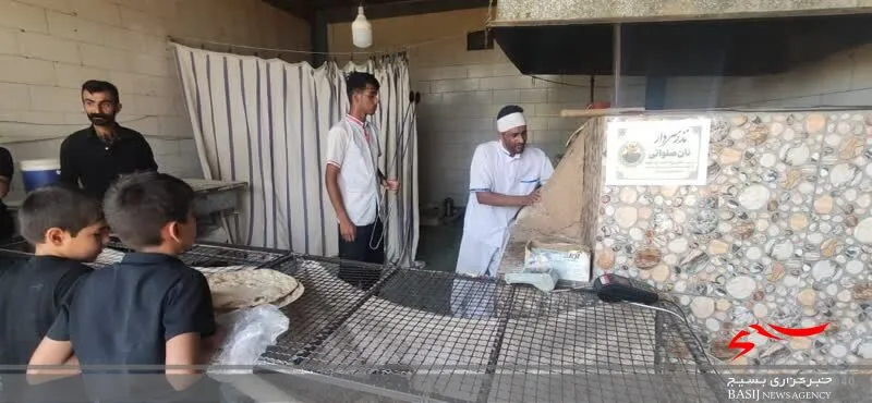 پخت نان نذری در شهرستان خانمیرزا