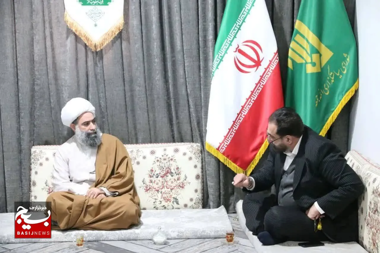 مدیرعامل حریر خوزستان در دیدار با امام جمعه شوش.

تلاش برای تحقق منویات رهبر معظم انقلاب در شرکت حریر خوزستان