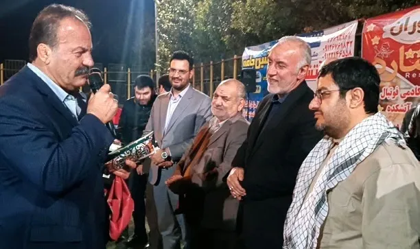 مراسم گلریزان و جمع آوری کمک های نقدی مردم و خیرین برای   توسعه   ورزش  شهر قلعه نو