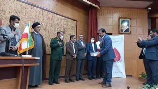 تجلیل از مدیرعامل کوبودنا به عنوان اهدا کننده مستمر خون و خیر حوزه سلامت در کهگیلو و بویراحمد
