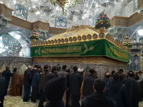 زیارت مرقد حضرت معصومه سلام‌الله‌علیها توسط کاروان راهیان نور بسیج دانشجویی
