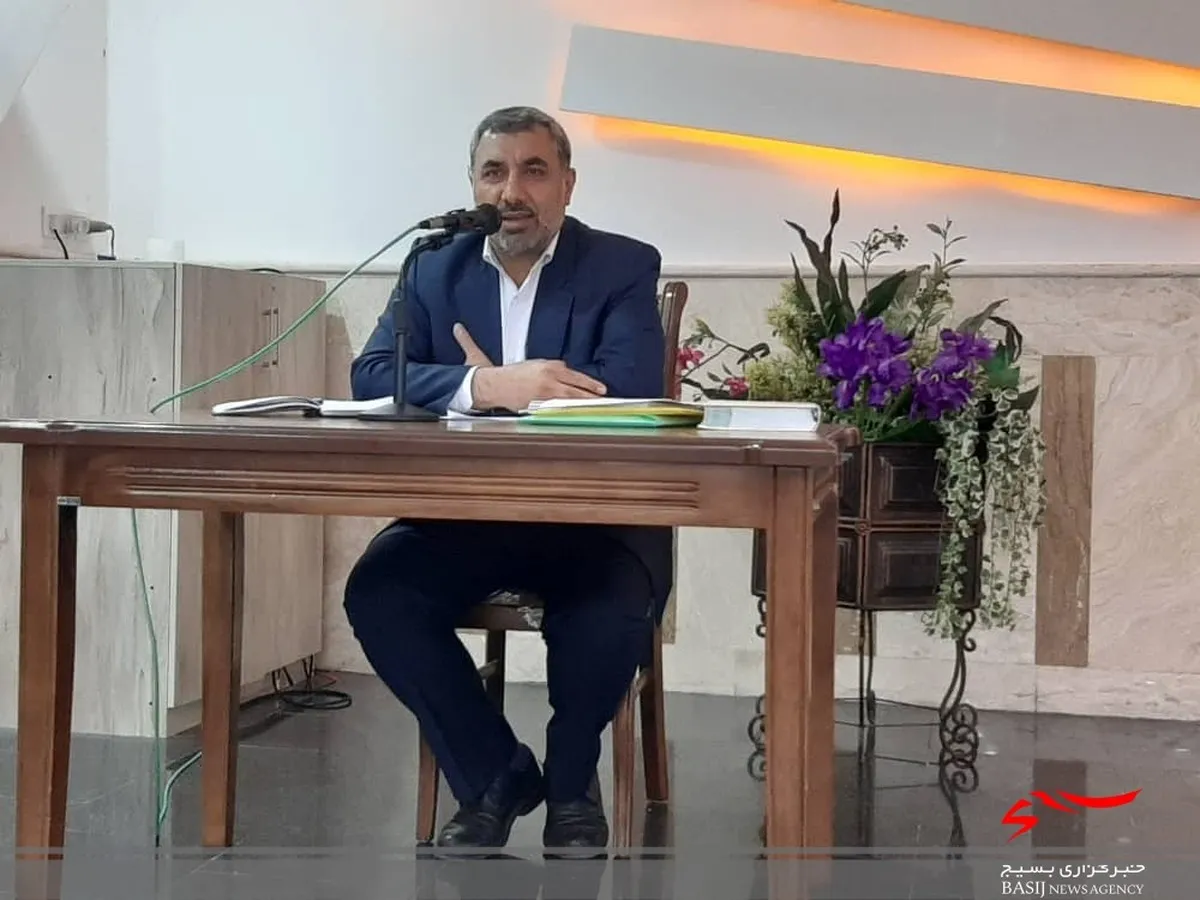 جامعه نخبگانی بسیج می‌تواند به حل بسیاری از مشکلات کمک کند
