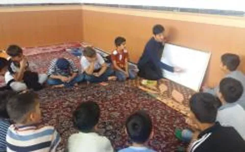 برگزاری کلاس آموزش خوش نویسی به صورت کار گروهی برای نونهالان