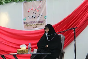 زن به عنوان مادر می تواند زنجیره ی محبت خانواده باشد