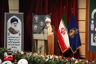 رهبر معظم انقلاب در همه تصمیمات، تنها و تنها به حجت الهی نظر دارند و عمل می&zwnj;کنند
