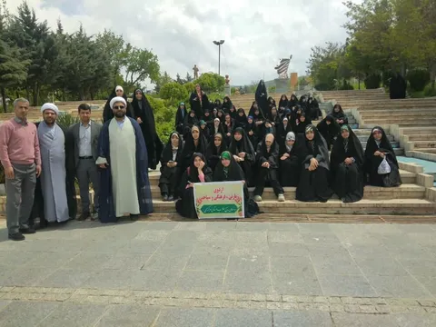تصاویر/ اردوی زیارتی-سیاحتی به همدان ویژه طلاب بسیجی مدرسه علمیه الهیه ساوه