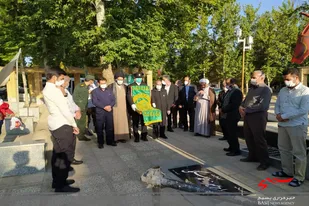 ادای احترام خادمین حرم رضوی به شهدای نهاوند
