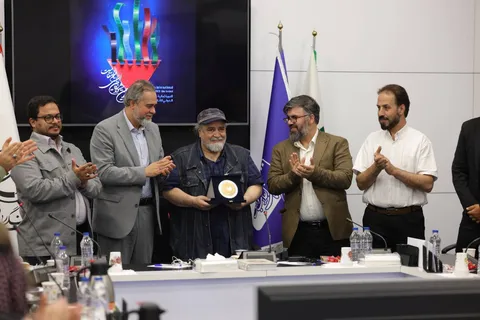 تجلیل از محمدرضا شریفی‌نیا در جشنواره بین‌المللی فیلم مقاومت + عکس