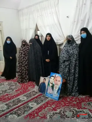 بسیجیان پایگاه قدس در جمع خانواده شهید اکرمی