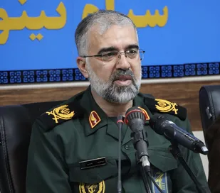 نماز در راس امور همه ی امورات سپاه است/ نماز عامل مستحکم کردن قلب ها و اراده ها ، متصل کردن ما به خدا و قدرت لایزال الهی