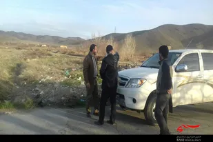 بازدید و پیگیری کارکنان سپاه ملایر از راه روستای فروز
