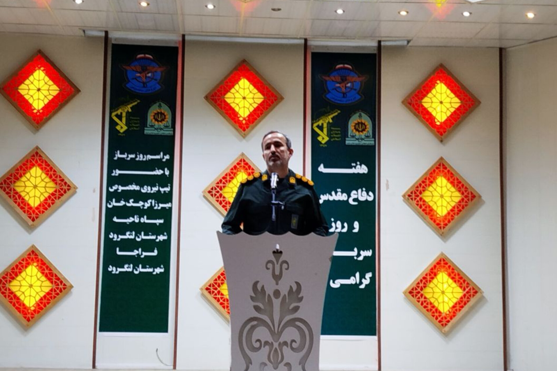 سربازان پرچمداران عزت و اعتلای میهن اسلامی هستند سربازان پرچمداران عزت و اعتلای میهن اسلامی هستند