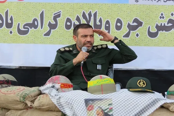 شناسنامه هشت سال دفاع مقدس شهدا هستند/سپاه درکنار مردم برای حال مشکلات