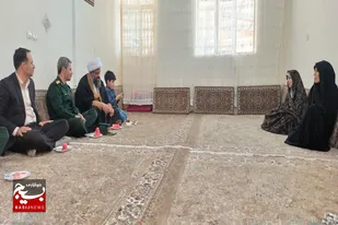 دیدار فرمانده سپاه رزن با خانواده شهیدان ستایش