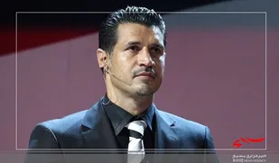 علی دایــی ۱۸ زنـــدانی را آزاد کــرد