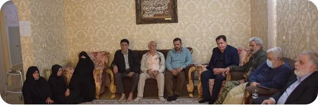 دیدار شهردار منطقه ٢٠ با خانواده‌ معظم شهید رستگار