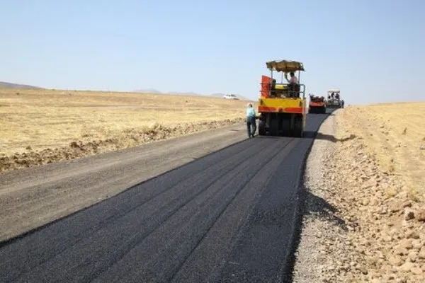 اجرای ۳۲ کیلومتر روکش آسفالت و ساخت ۸ کیلومتر راه روستایی در اسدآباد