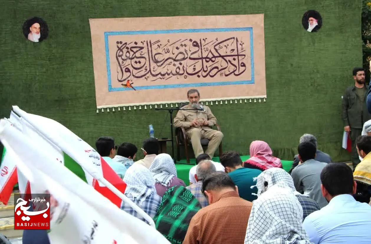 سرلشکر محسن رضایی در زیارتگاه شهدای هویزه تأکید کرد:
 شهدای هویزه رمز و راز پیروزی ایران هستند/ هویزه، موقعیت عبرت است
