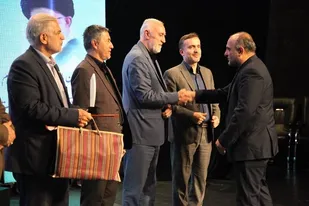 تقدیر از کمیته امداد استان تهران به عنوان دستگاه برتر در جشنواره شهید رجایی