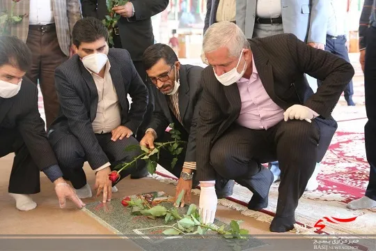 عطرافشانی گلزار شهدای شهر یاسوج به مناسبت هفته روابط عمومی