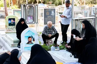 حال&zwnj;وهوای قطعه ۵۳ در گلزار شهدای بهشت زهرا(س) تهران